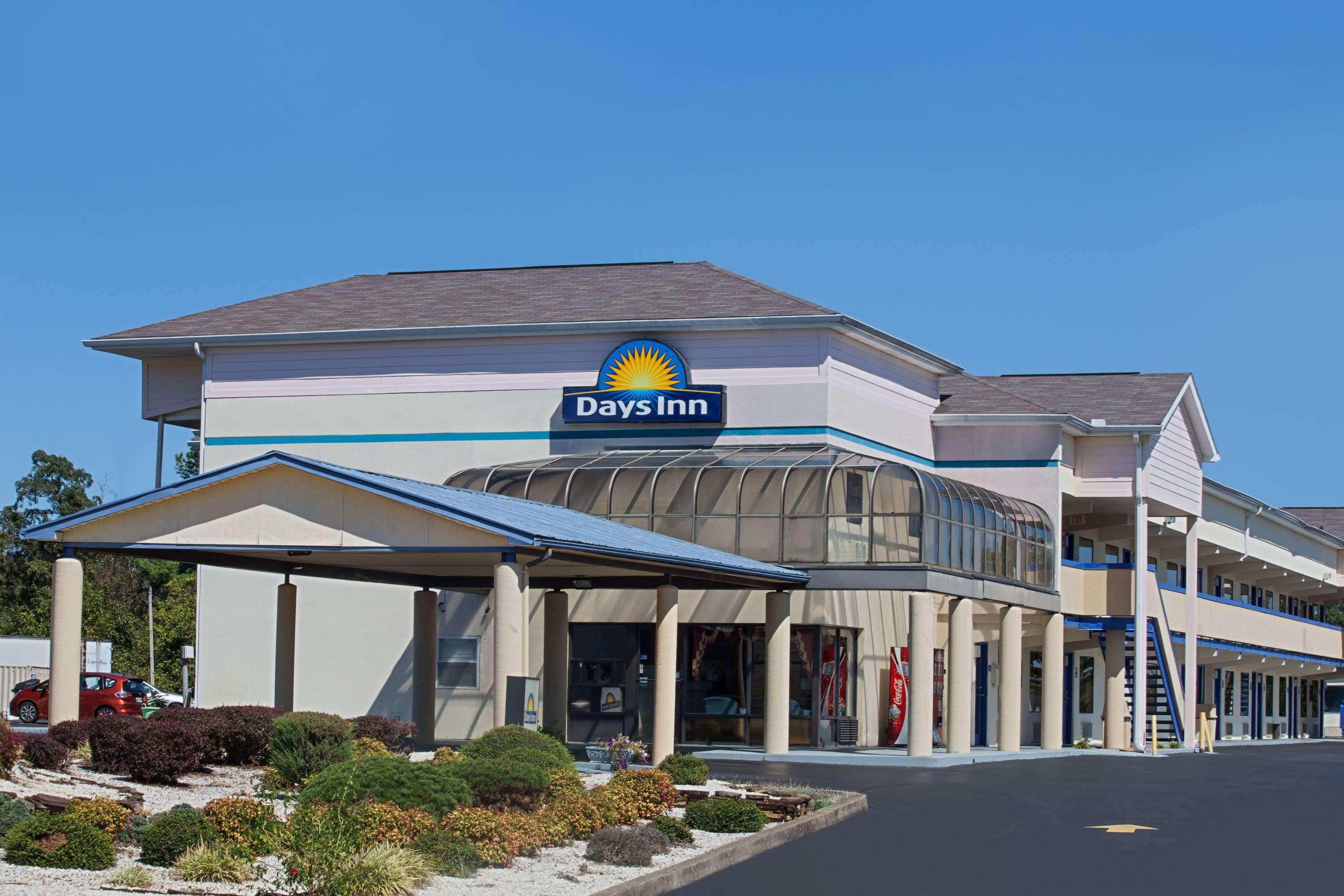 Days Inn By Wyndham Greeneville Exterior photo